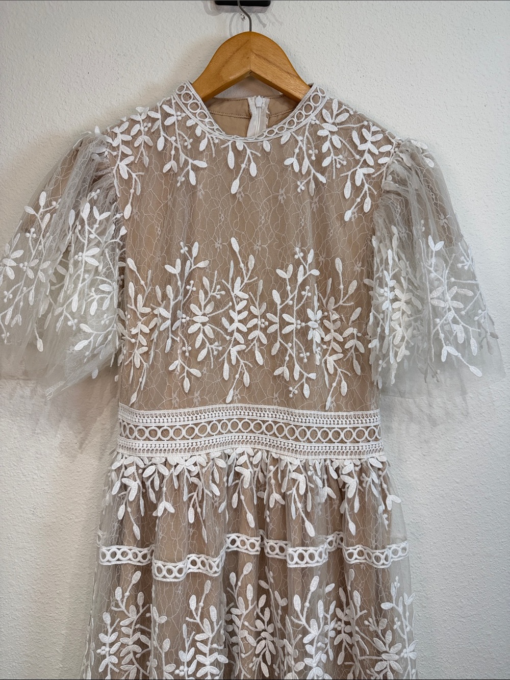 Ivy City Co Nude & White Embroidered Tulle Romantic Cottagecore size Small - Picture 3 of 11
